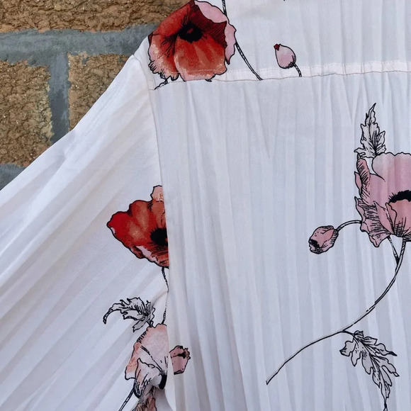 Vince Tossed Poppy Pleated Blouse small - Picture 9 of 10